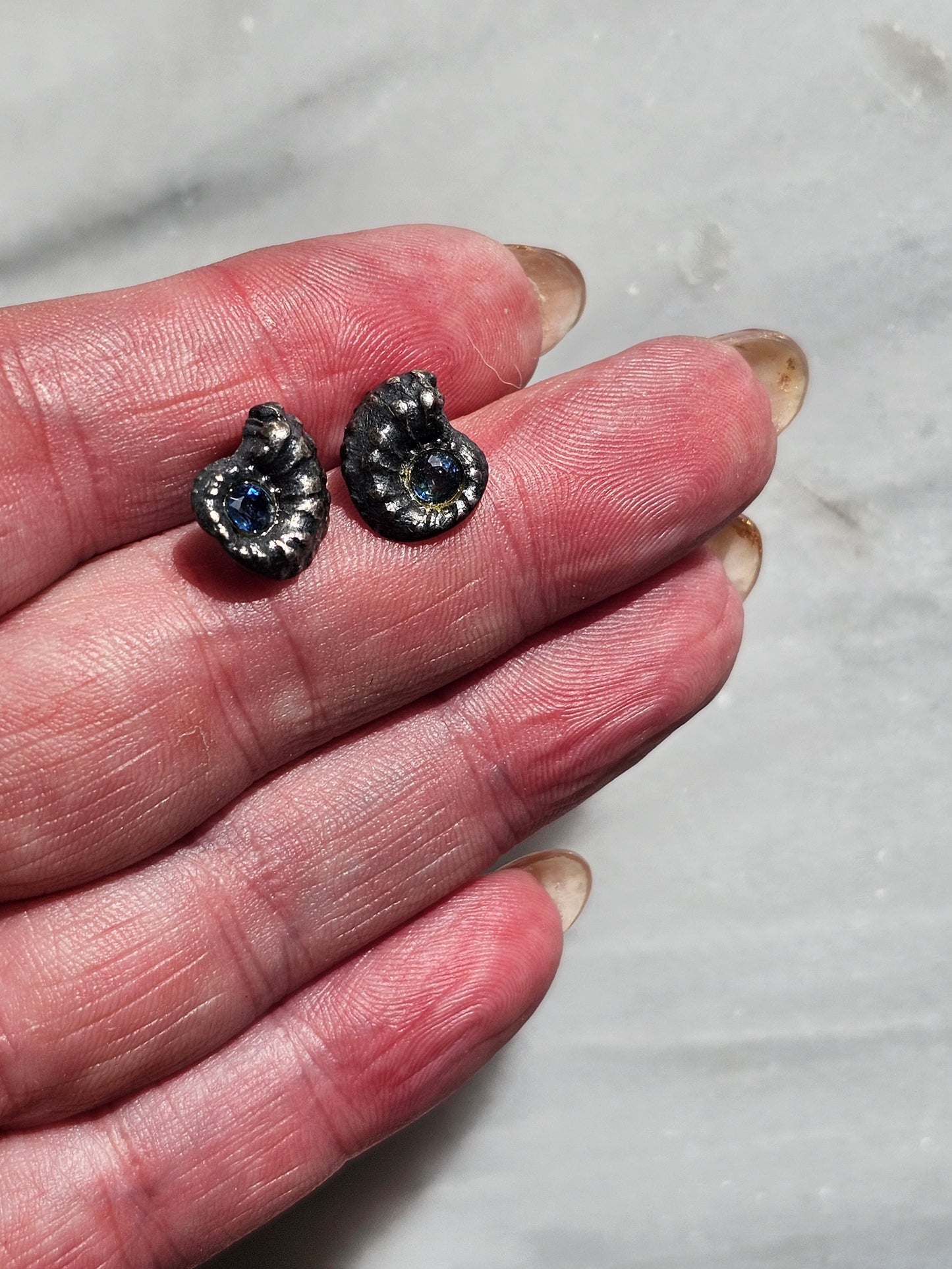 Fine Silver Shell earrings with Blue Diamonds - 999. Fine Silver