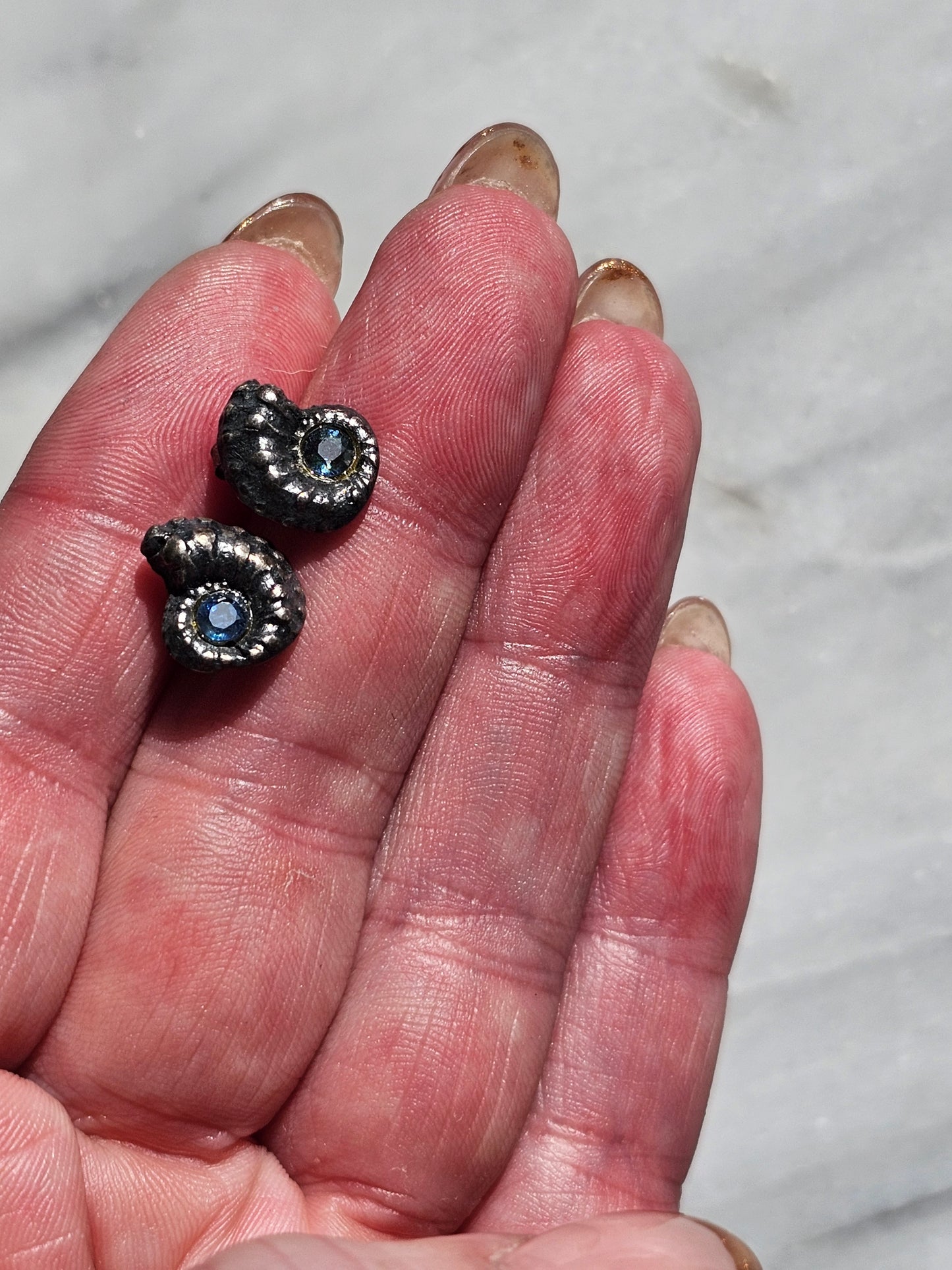 Fine Silver Shell earrings with Blue Diamonds - 999. Fine Silver
