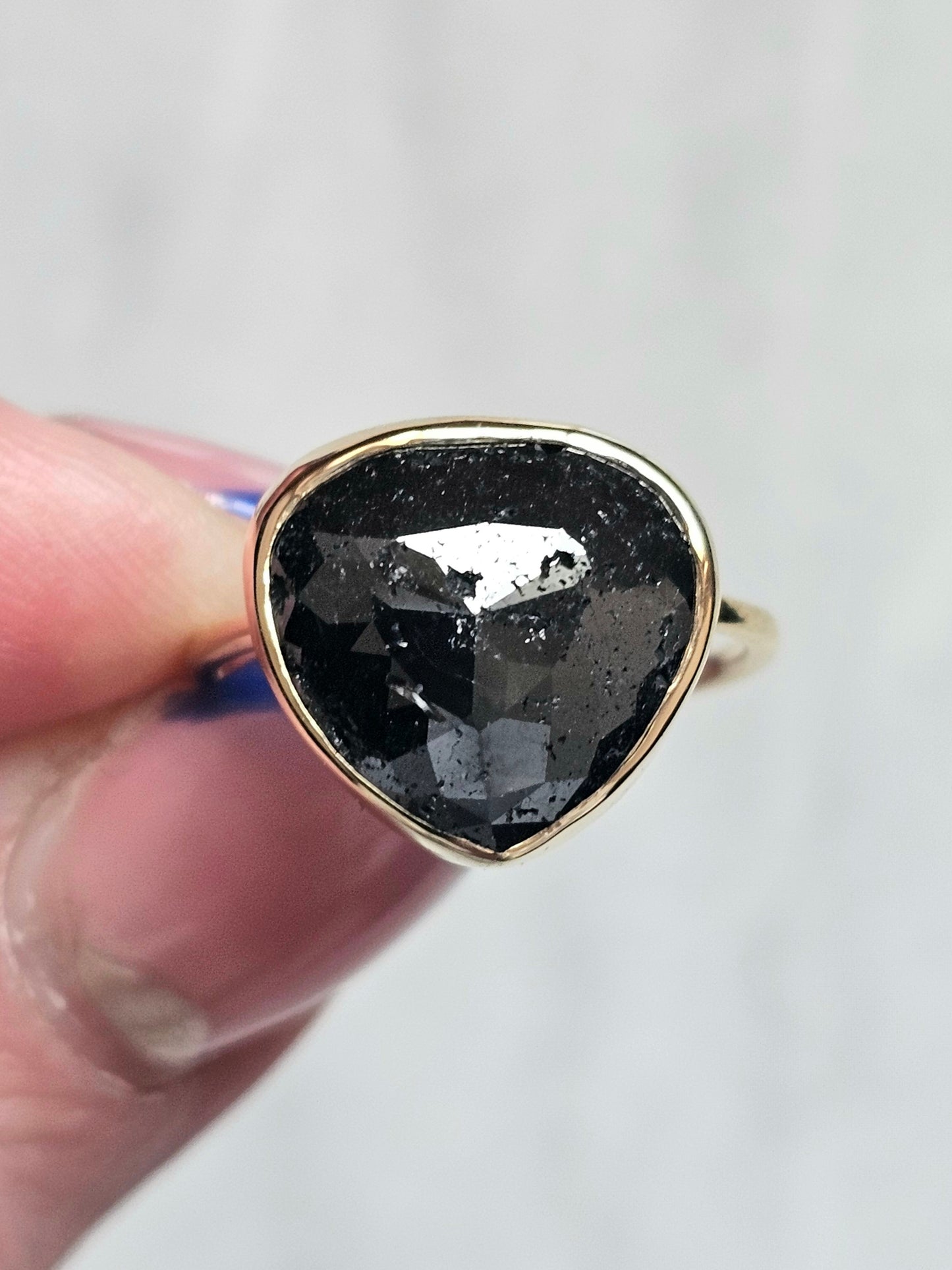 5.8ct Black Diamond set in 14K yellow gold - size 6