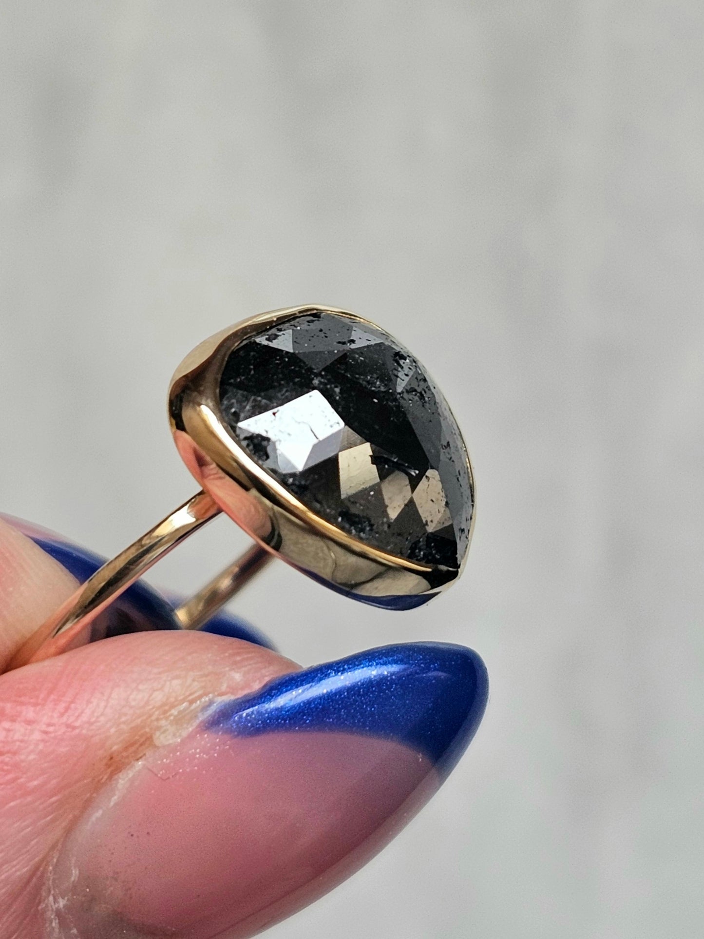 5.8ct Black Diamond set in 14K yellow gold - size 6