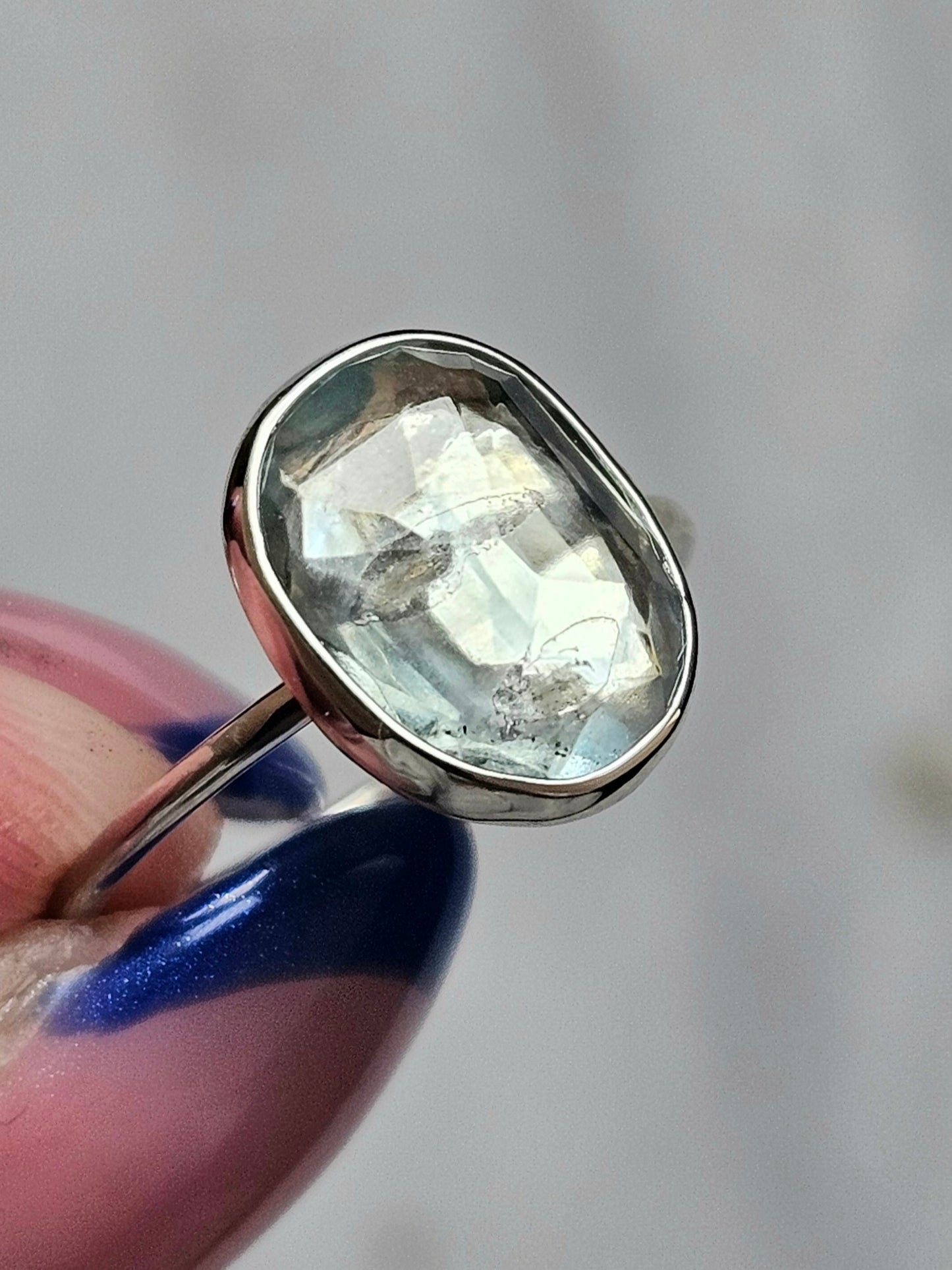 3.1ct Aquamarine set in 14K white gold - size 6